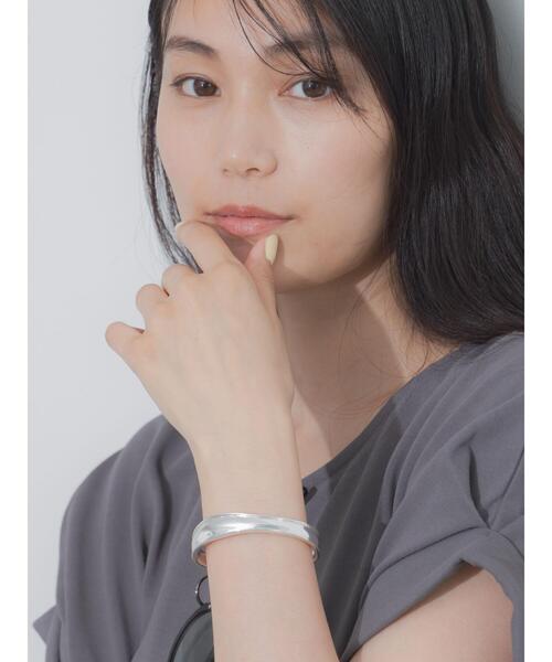 Te chichi(テチチ)の「ニュアンスメタルバングル(ブレスレット・レディース・ゴールド/シルバー・F)」の4枚目の写真