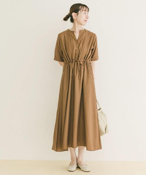 ITEMS URBANRESEARCH(アイテムズ アーバンリサーチ)の「ウエストマーク半袖ワンピース(ワンピース・レディース・ブラック/ブラウン/オレンジ・FREE)」の3枚目の写真