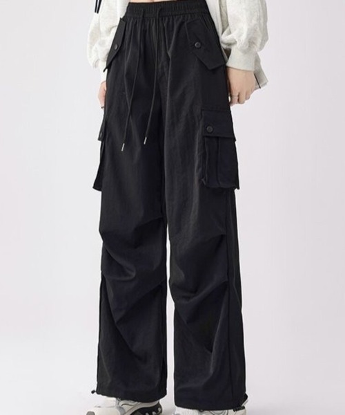 Beststore（ベストストア）の「【全6色】ハイウエスト & ワイドシルエット ドローストリング カーゴパンツ（カーゴパンツ・レディース・ダークグレー/カーキ/ブラック/レッド/ピンク/ベージュ・L/M）」の9枚目の写真