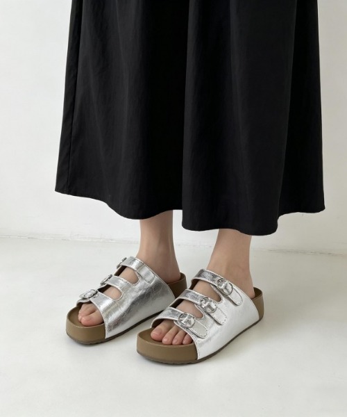 AMELY(エミリー)の「厚底 コンフォートサンダル(サンダル・レディース・シルバー/シャンパン/アイボリー・36/39/38/37/35/40)」の4枚目の写真