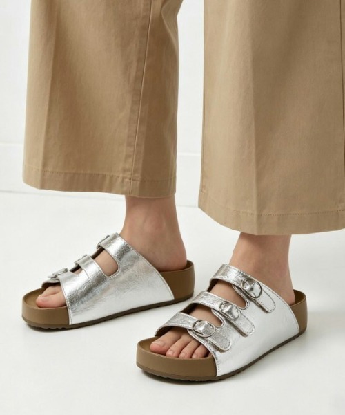 AMELY(エミリー)の「厚底 コンフォートサンダル(サンダル・レディース・シルバー/シャンパン/アイボリー・36/39/38/37/35/40)」の5枚目の写真