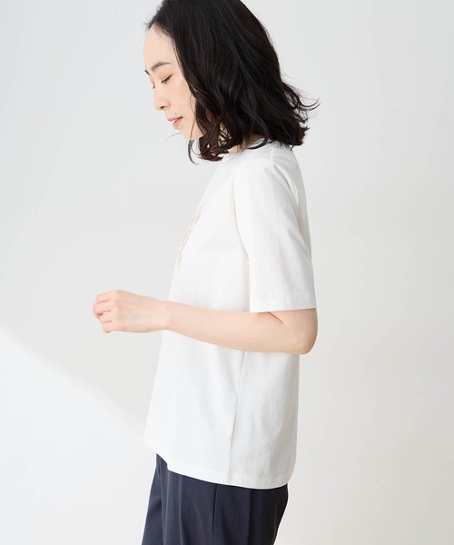 DECOY SINCE 1981（デコイシンスイチキュウハチイチ）の「【ひやさらコットン】フラワープリントTシャツ【綿100％・接触冷感・UVカット】（Tシャツ/カットソー・レディース・サックスブルー/ネイビー/ホワイト・M/L/LL/3L/4L）」の4枚目の写真