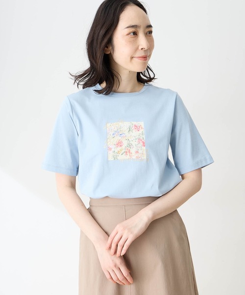DECOY SINCE 1981（デコイシンスイチキュウハチイチ）の「【ひやさらコットン】フラワープリントTシャツ【綿100％・接触冷感・UVカット】（Tシャツ/カットソー・レディース・サックスブルー/ネイビー/ホワイト・M/L/LL/3L/4L）」の6枚目の写真