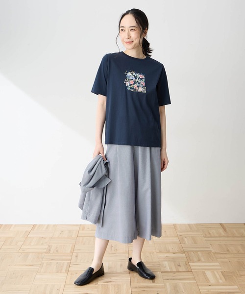 DECOY SINCE 1981（デコイシンスイチキュウハチイチ）の「【ひやさらコットン】フラワープリントTシャツ【綿100％・接触冷感・UVカット】（Tシャツ/カットソー・レディース・サックスブルー/ネイビー/ホワイト・M/L/LL/3L/4L）」の8枚目の写真