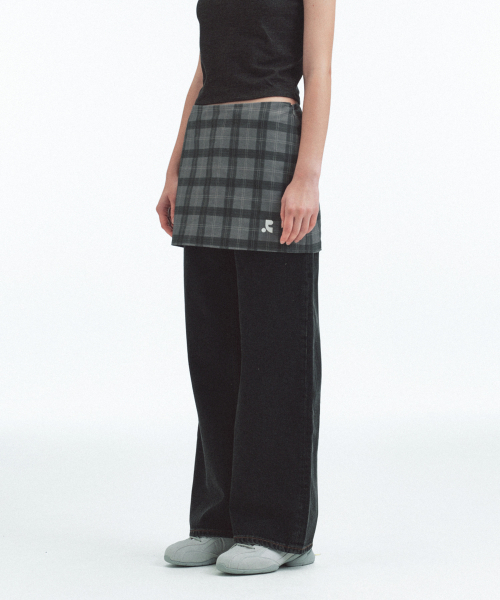 Rest&Recreation（レストアンドレクリエーション）の「RR CHECK MINI SKIRT - CHARCOAL（スカート・レディース・その他・SMALL/MEDIUM）」の4枚目の写真