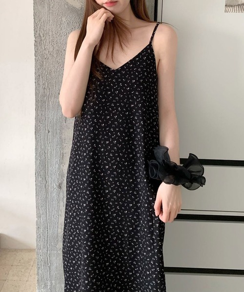 aimoha(アイモハ)の「小花柄キャミワンピース(ワンピース・レディース・ブラック/ライトベージュ・FREE)」の21枚目の写真
