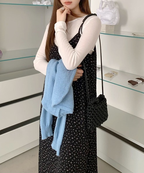 aimoha(アイモハ)の「小花柄キャミワンピース(ワンピース・レディース・ブラック/ライトベージュ・FREE)」の4枚目の写真