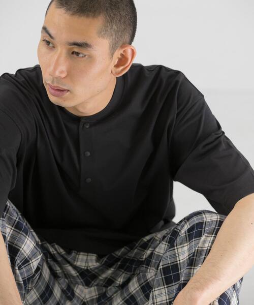 EKAL(エカル)の「『UR TECH ひやサラクール』ヘンリーネックショートスリーブTシャツ(Tシャツ/カットソー・メンズ・ブラック/ネイビー/チャコールグレー・MEDIUM/LARGE)」の4枚目の写真