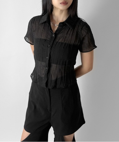 LVEU.(ラブユ.)の「【LVEU.】シースルー半袖シャツ / トップス 半袖 シースルー シャツ クロップド シアー ZOZOTOWN限定(シャツ/ブラウス・レディース・ホワイト/ブラック・FREE)」の1枚目の写真