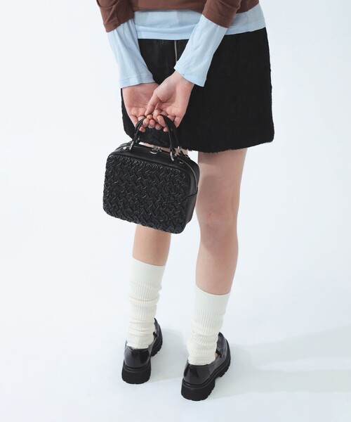 Ray BEAMS(レイビームス)の「ウェーブ ポリウレタン スクエア バッグ(ハンドバッグ・レディース・ホワイト/ブラック・ONE SIZE)」の6枚目の写真