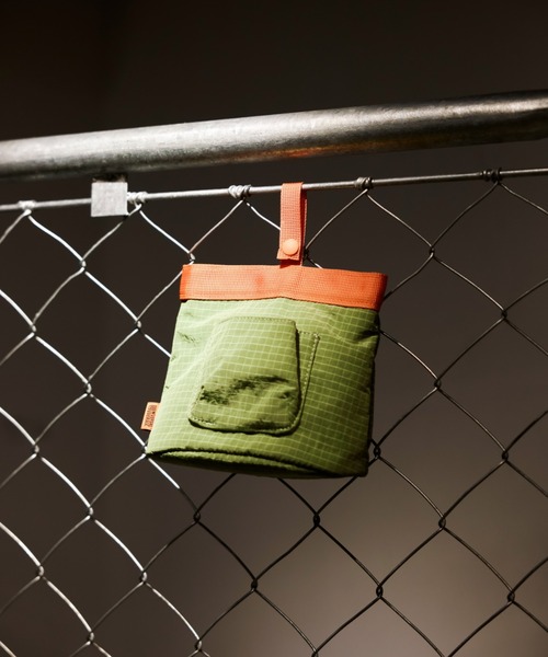 UNIVERSAL OVERALL（ユニバーサルオーバーオール）の「OSANPO MULTI POUCH/マルチポーチ/ミニバッグ（ハンドバッグ・キッズ・グリーン系その他2/ブラック・F）」の5枚目の写真
