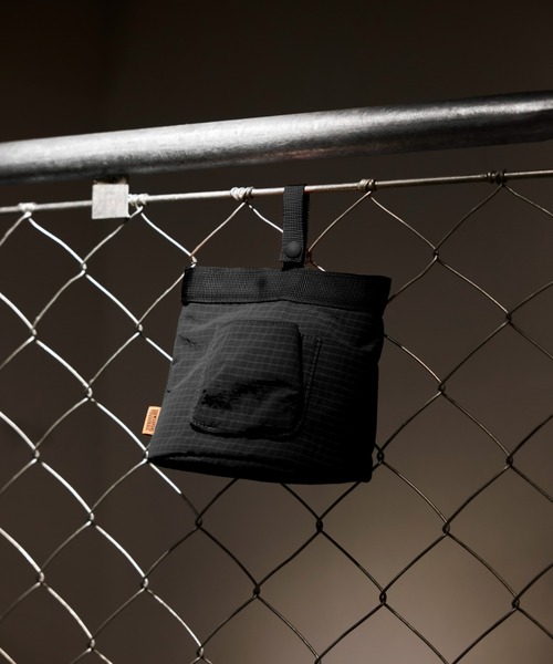 UNIVERSAL OVERALL（ユニバーサルオーバーオール）の「OSANPO MULTI POUCH/マルチポーチ/ミニバッグ（ハンドバッグ・キッズ・グリーン系その他2/ブラック・F）」の4枚目の写真