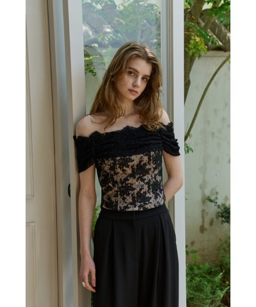 ERADIE(エラディエ)の「Lace Off-Shoulder Top オフショルレースTOP(その他トップス・レディース・ホワイト/ブラック・FREE)」の2枚目の写真