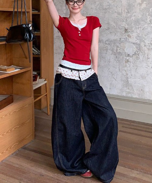 HALEY PESCA(ヘーリーペスカ)の「HALEY PESCA/ドットフェイクレイヤード レースヘンリーネックトップス(Tシャツ/カットソー・レディース・レッド・MEDIUM/SMALL)」の3枚目の写真