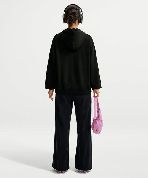NIKE(ナイキ)の「《セットアップ対応商品》ナイキ Studio Fleece ライトウェイト ウィメンズ オーバーサイズド フルジップ パーカー / Nike Studio Fleece Lightweight Women's Oversized Full-Zip Hoodie IM8109-001 Total Black(パーカー・レディース・ブラック系その他2・L/M/S/XL/XS)」の15枚目の写真