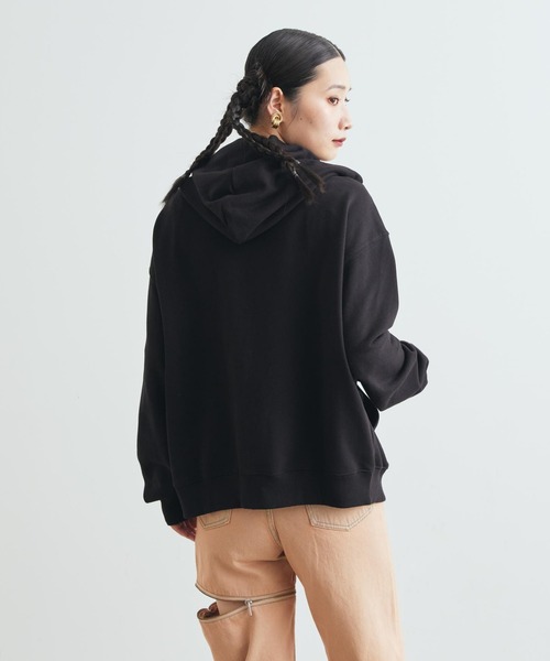 NIKE(ナイキ)の「《セットアップ対応商品》ナイキ Studio Fleece ライトウェイト ウィメンズ オーバーサイズド フルジップ パーカー / Nike Studio Fleece Lightweight Women's Oversized Full-Zip Hoodie IM8109-001 Total Black(パーカー・レディース・ブラック系その他2・L/M/S/XL/XS)」の4枚目の写真