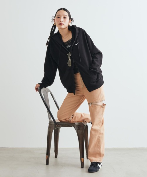 NIKE(ナイキ)の「《セットアップ対応商品》ナイキ Studio Fleece ライトウェイト ウィメンズ オーバーサイズド フルジップ パーカー / Nike Studio Fleece Lightweight Women's Oversized Full-Zip Hoodie IM8109-001 Total Black(パーカー・レディース・ブラック系その他2・L/M/S/XL/XS)」の9枚目の写真