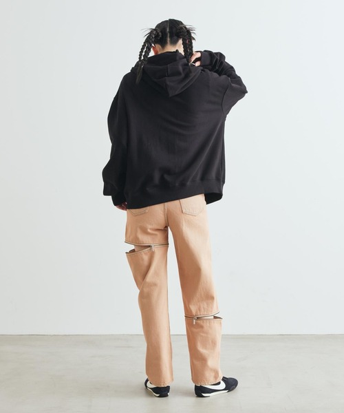 NIKE(ナイキ)の「《セットアップ対応商品》ナイキ Studio Fleece ライトウェイト ウィメンズ オーバーサイズド フルジップ パーカー / Nike Studio Fleece Lightweight Women's Oversized Full-Zip Hoodie IM8109-001 Total Black(パーカー・レディース・ブラック系その他2・L/M/S/XL/XS)」の7枚目の写真