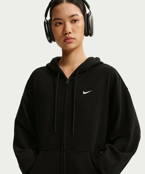 NIKE(ナイキ)の「《セットアップ対応商品》ナイキ Studio Fleece ライトウェイト ウィメンズ オーバーサイズド フルジップ パーカー / Nike Studio Fleece Lightweight Women's Oversized Full-Zip Hoodie IM8109-001 Total Black(パーカー・レディース・ブラック系その他2・L/M/S/XL/XS)」の11枚目の写真