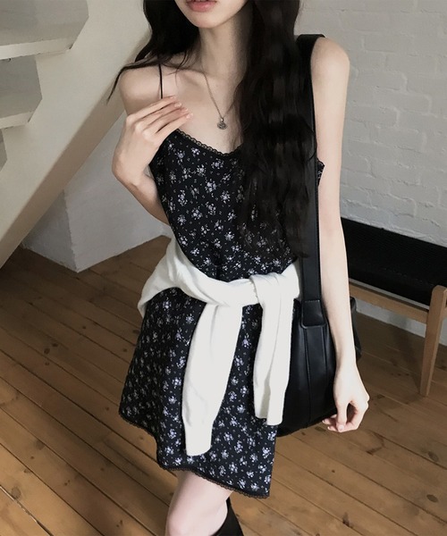 leune(ルネ)の「小花柄キャミワンピース(ワンピース・レディース・ブラック/アイボリー・FREE)」の2枚目の写真