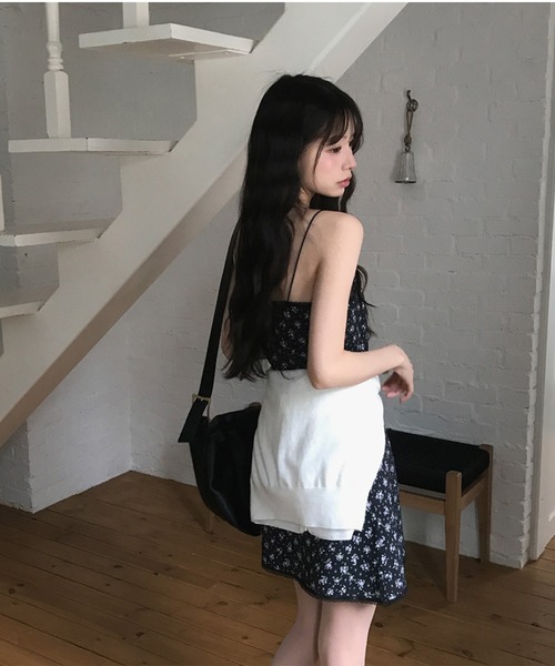 leune(ルネ)の「小花柄キャミワンピース(ワンピース・レディース・ブラック/アイボリー・FREE)」の9枚目の写真