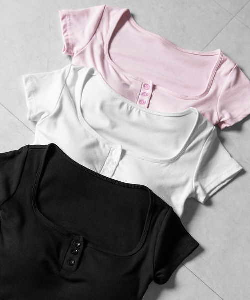 me+em select(ミームセレクト)の「【 3color 】ヘンリーネックスクエアショートTシャツ /Henley neck square T-shirts※※(Tシャツ/カットソー・レディース・ホワイト/ピンク/ブラック・FREE)」の5枚目の写真