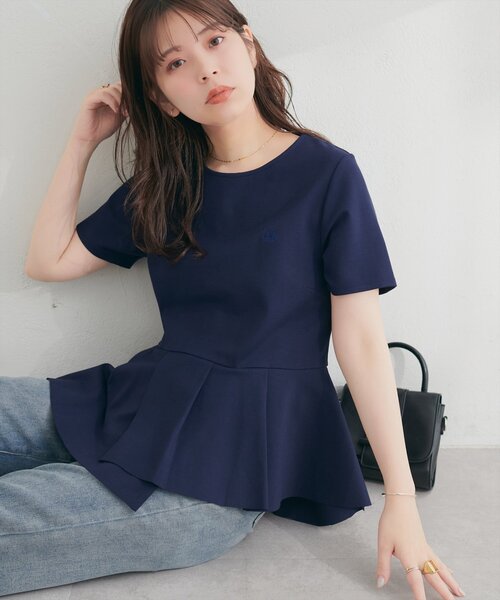 natural couture(ナチュラルクチュール)の「ちびロゴ刺繍ペプラムT(Tシャツ/カットソー・レディース・ネイビー/イエロー/ピンク/オフホワイト・FREE)」の3枚目の写真
