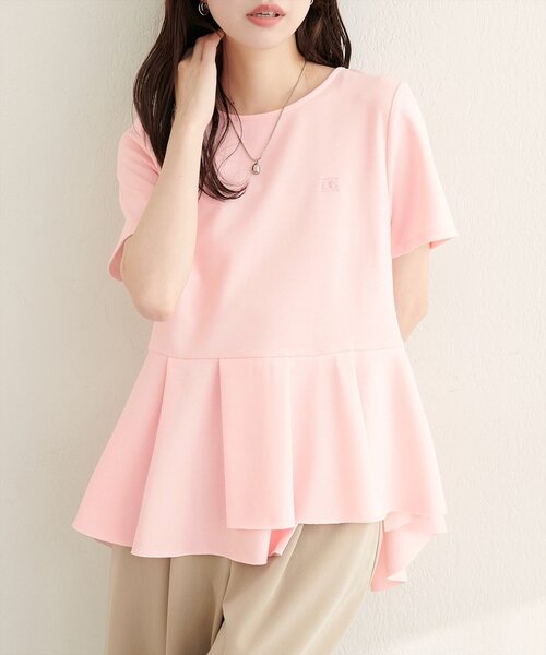 natural couture(ナチュラルクチュール)の「ちびロゴ刺繍ペプラムT(Tシャツ/カットソー・レディース・ネイビー/イエロー/ピンク/オフホワイト・FREE)」の4枚目の写真