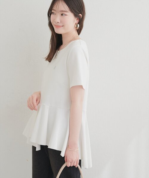 natural couture(ナチュラルクチュール)の「ちびロゴ刺繍ペプラムT(Tシャツ/カットソー・レディース・ネイビー/イエロー/ピンク/オフホワイト・FREE)」の8枚目の写真