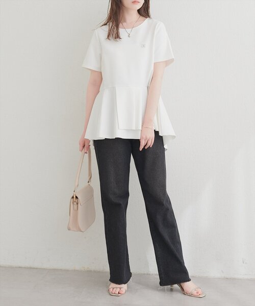natural couture(ナチュラルクチュール)の「ちびロゴ刺繍ペプラムT(Tシャツ/カットソー・レディース・ネイビー/イエロー/ピンク/オフホワイト・FREE)」の9枚目の写真