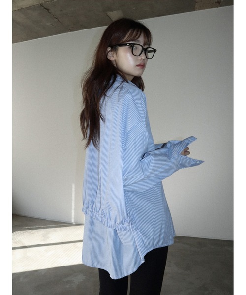 CladdA(クラタ)の「back banding shirt(シャツ/ブラウス・レディース・ライトブルー・FREE)」の2枚目の写真