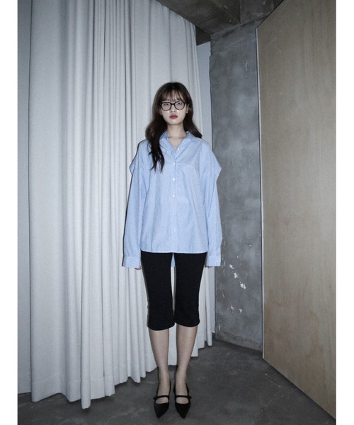 CladdA(クラタ)の「back banding shirt(シャツ/ブラウス・レディース・ライトブルー・FREE)」の4枚目の写真