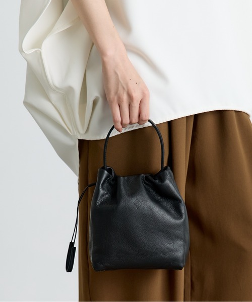 TESSEN CREATION(テッセンクリエーション)の「【TESSEN CREATION/テッセンクリエーション】BASIC POUCH S/ベーシックポーチS/ショルダーバッグ/撥水牛革(ショルダーバッグ・レディース・ブラック・FREE)」の1枚目の写真