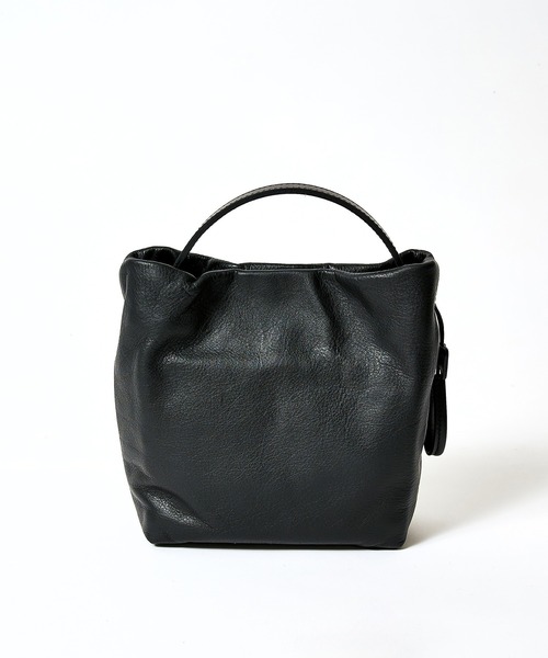 TESSEN CREATION(テッセンクリエーション)の「【TESSEN CREATION/テッセンクリエーション】BASIC POUCH S/ベーシックポーチS/ショルダーバッグ/撥水牛革(ショルダーバッグ・レディース・ブラック・FREE)」の2枚目の写真