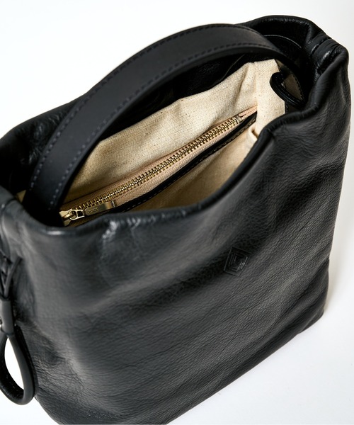 TESSEN CREATION(テッセンクリエーション)の「【TESSEN CREATION/テッセンクリエーション】BASIC POUCH S/ベーシックポーチS/ショルダーバッグ/撥水牛革(ショルダーバッグ・レディース・ブラック・FREE)」の10枚目の写真