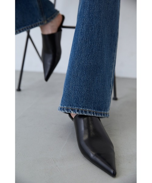 un/neu(アンノイ)の「ポインテッドトゥヒール(パンプス・レディース・ブラック/ブラウン・LARGE/MEDIUM/SMALL)」の3枚目の写真