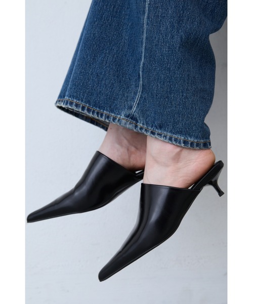 un/neu(アンノイ)の「ポインテッドトゥヒール(パンプス・レディース・ブラック/ブラウン・LARGE/MEDIUM/SMALL)」の4枚目の写真