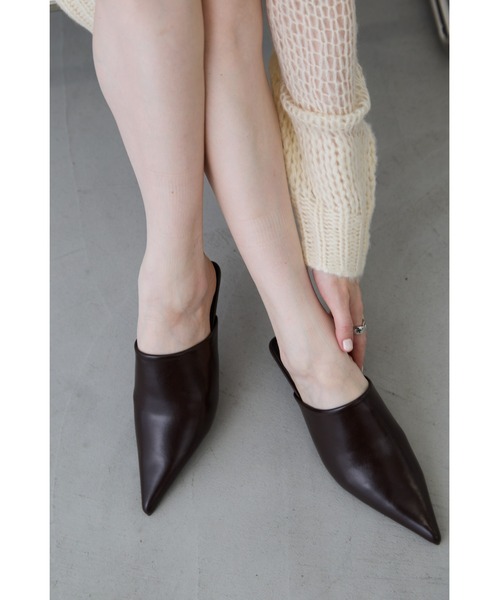 un/neu(アンノイ)の「ポインテッドトゥヒール(パンプス・レディース・ブラック/ブラウン・LARGE/MEDIUM/SMALL)」の11枚目の写真