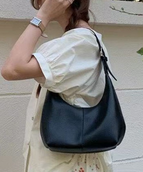 LETee(レティー)の「シンプルだから毎日使える。洗練されたフォルムが魅力の大人ハンドバッグ(ハンドバッグ・レディース・ブラック/ホワイト/ブラウン/ベージュ/キャメル・FREE)」の1枚目の写真