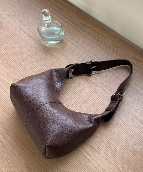 LETee(レティー)の「シンプルだから毎日使える。洗練されたフォルムが魅力の大人ハンドバッグ(ハンドバッグ・レディース・ブラック/ホワイト/ブラウン/ベージュ/キャメル・FREE)」の15枚目の写真