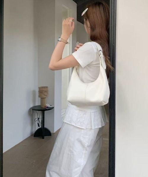 LETee(レティー)の「シンプルだから毎日使える。洗練されたフォルムが魅力の大人ハンドバッグ(ハンドバッグ・レディース・ブラック/ホワイト/ブラウン/ベージュ/キャメル・FREE)」の18枚目の写真