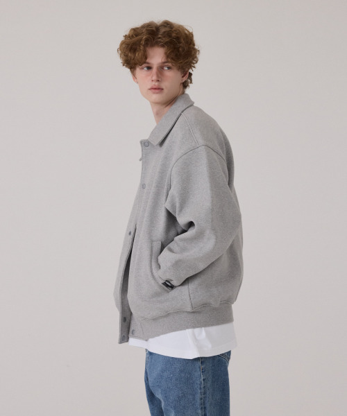 GET IT ON（ゲットイットオン）の「[L~4XL] シグネチャービッグサイズバスティジャケット_グレー - グローバル（スタジャン・メンズ・その他・2XL/X-LARGE/LARGE/4XL/3XL）」の5枚目の写真
