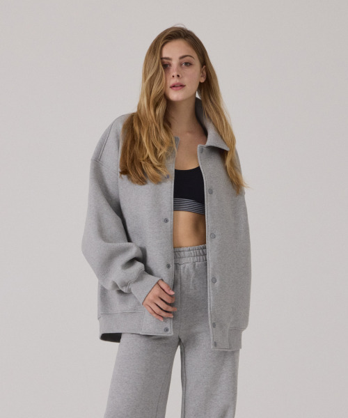 GET IT ON（ゲットイットオン）の「[L~4XL] シグネチャービッグサイズバスティジャケット_グレー - グローバル（スタジャン・メンズ・その他・2XL/X-LARGE/LARGE/4XL/3XL）」の7枚目の写真