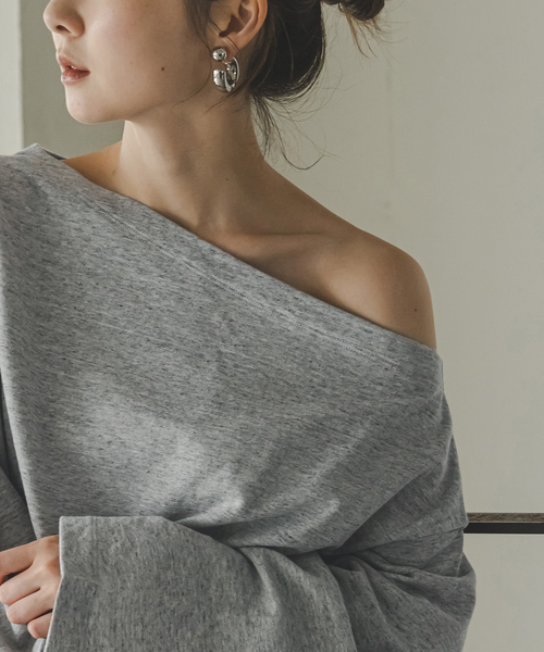 CLOSED(クローズド)の「CLOSED/クローズド Off-shoulder sweatshirt(Tシャツ/カットソー・レディース・ライトグレー・SMALL)」の2枚目の写真