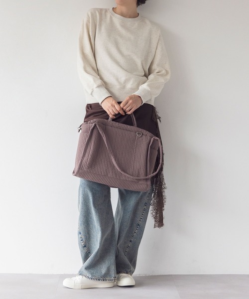 Out n About(アウトナバウト)の「キルティングトートバッグ【CHUFF/チャフ】M(トートバッグ・レディース・ブラウン/ライトブルー/ピンク/アイボリー/ブラック・FREE)」の13枚目の写真