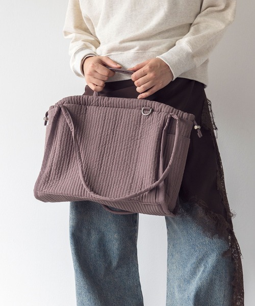 Out n About(アウトナバウト)の「キルティングトートバッグ【CHUFF/チャフ】M(トートバッグ・レディース・ブラウン/ライトブルー/ピンク/アイボリー/ブラック・FREE)」の14枚目の写真