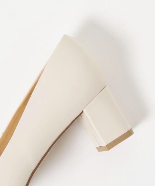 UNITED ARROWS(ユナイテッドアローズ)の「EVERY ポインテッド チャンキーヒール パンプス(パンプス・レディース・オフホワイト/ブラック・35h/35/36h/37h/37/36/38)」の13枚目の写真