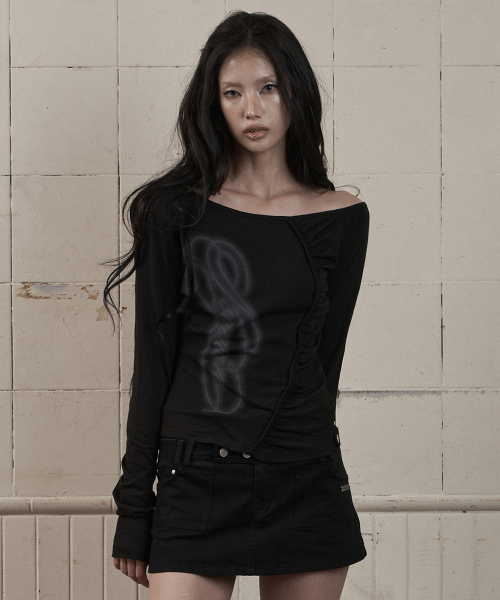 as you are(アズユーアー)の「ワンショルダー ショール リングロングスリーブ VLACK(Tシャツ/カットソー・レディース・その他・OS)」の1枚目の写真