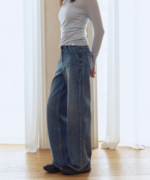 AFTERHOURS(アフターアワーズ)の「STRAIGHT DENIM PANTS (BLUE)(デニムパンツ・レディース・その他・SMALL)」の1枚目の写真