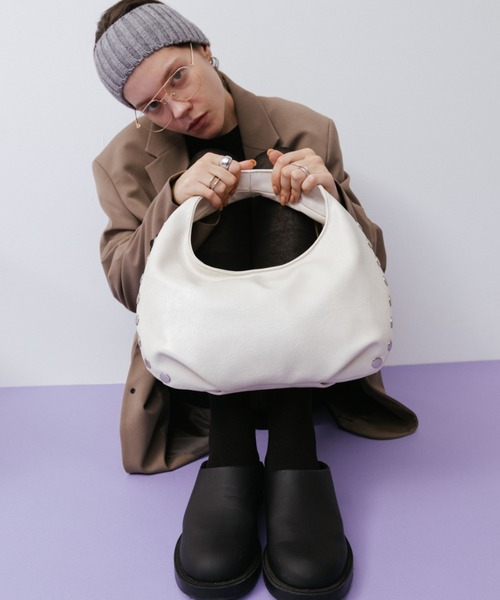 arholiday.standard(エーアールホリデースタンダード)の「Studded Round One-Shoulder Bag / スタッズラウンドワンショルダーバッグ(ショルダーバッグ・レディース・アイボリー系/ブラック・FREE)」の22枚目の写真